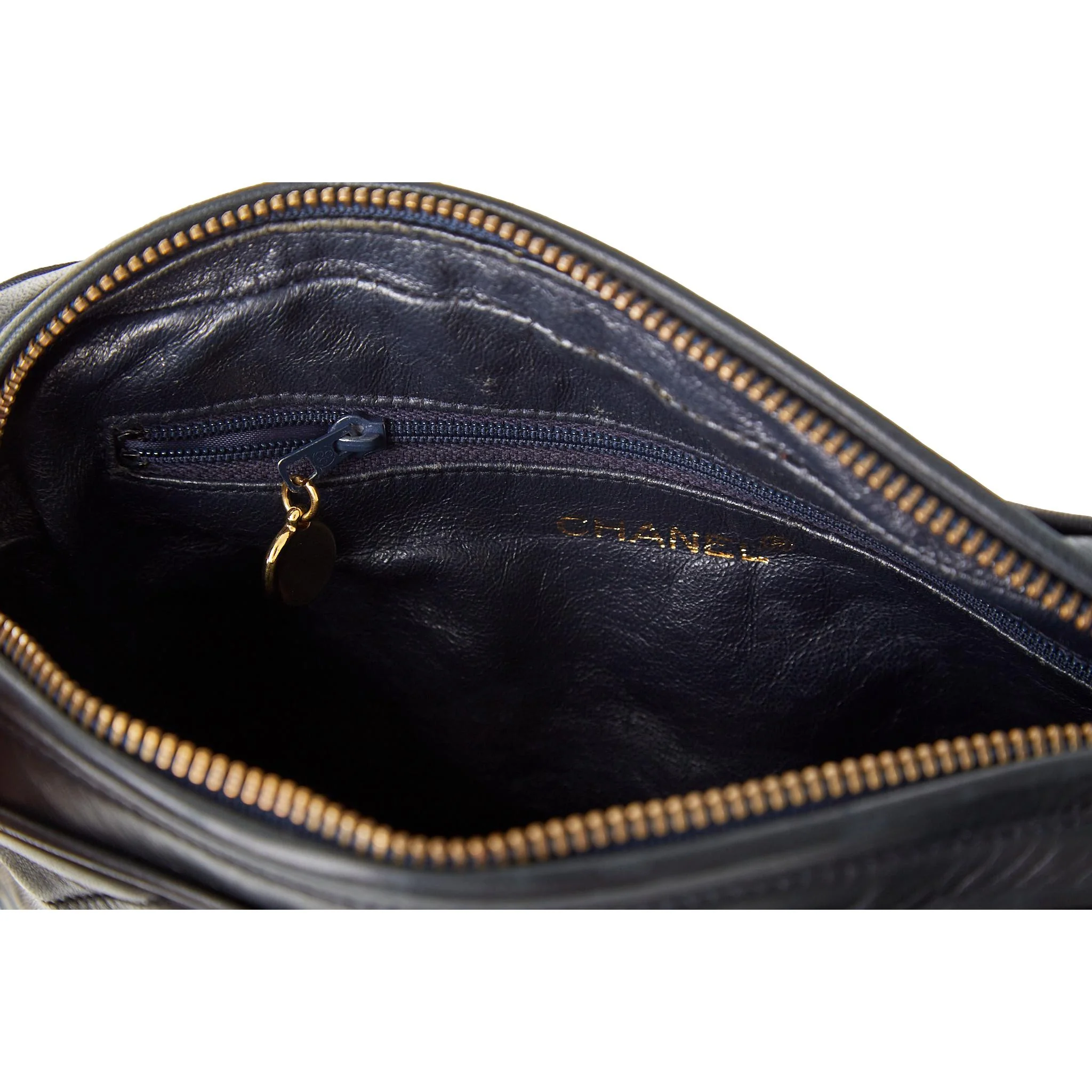Chanel Black Chevron Logo Chain Shoulder Bag - Image 4