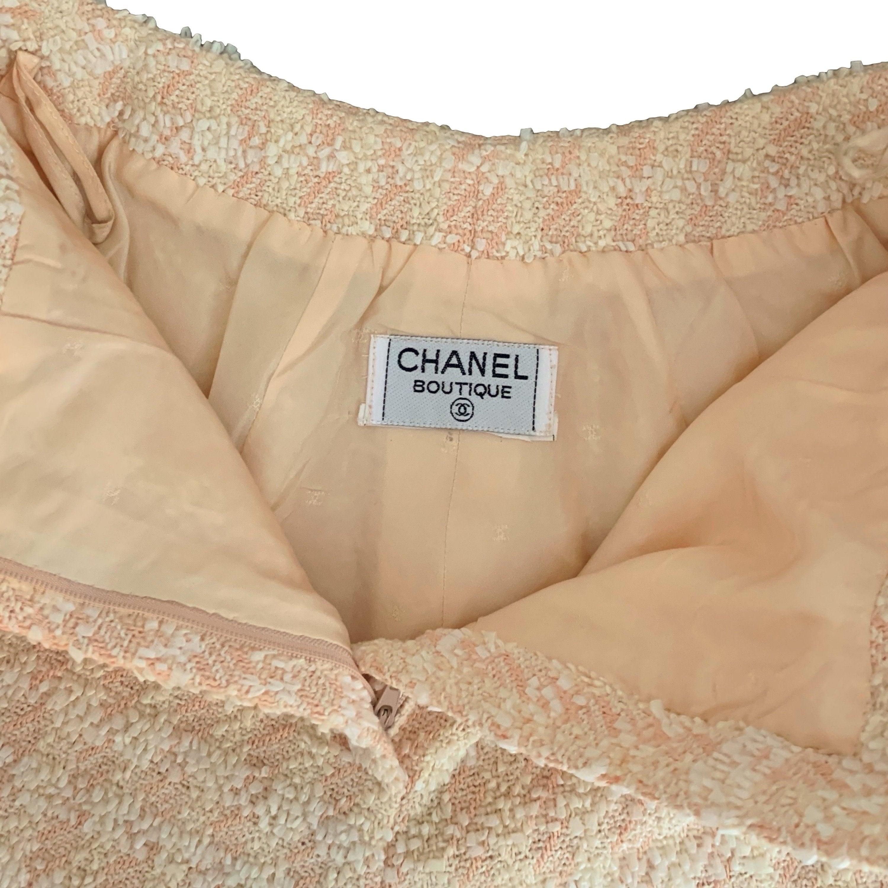 Chanel Peach Tweed Bra Short Set - Image 3