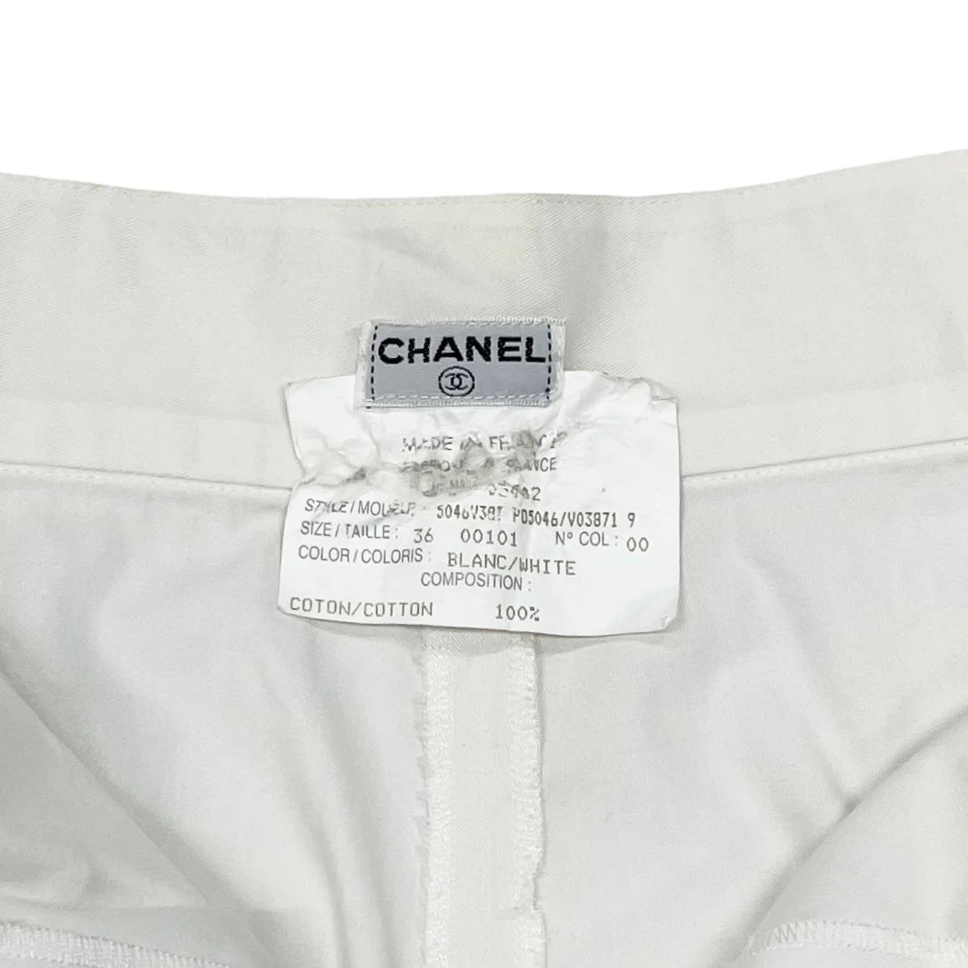 Chanel White Logo Button Pleated Shorts - Image 3