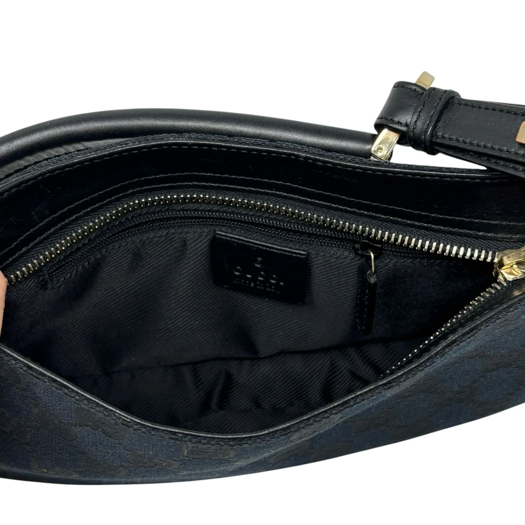 Gucci Black Canvas Logo Shoulder Bag - Image 3