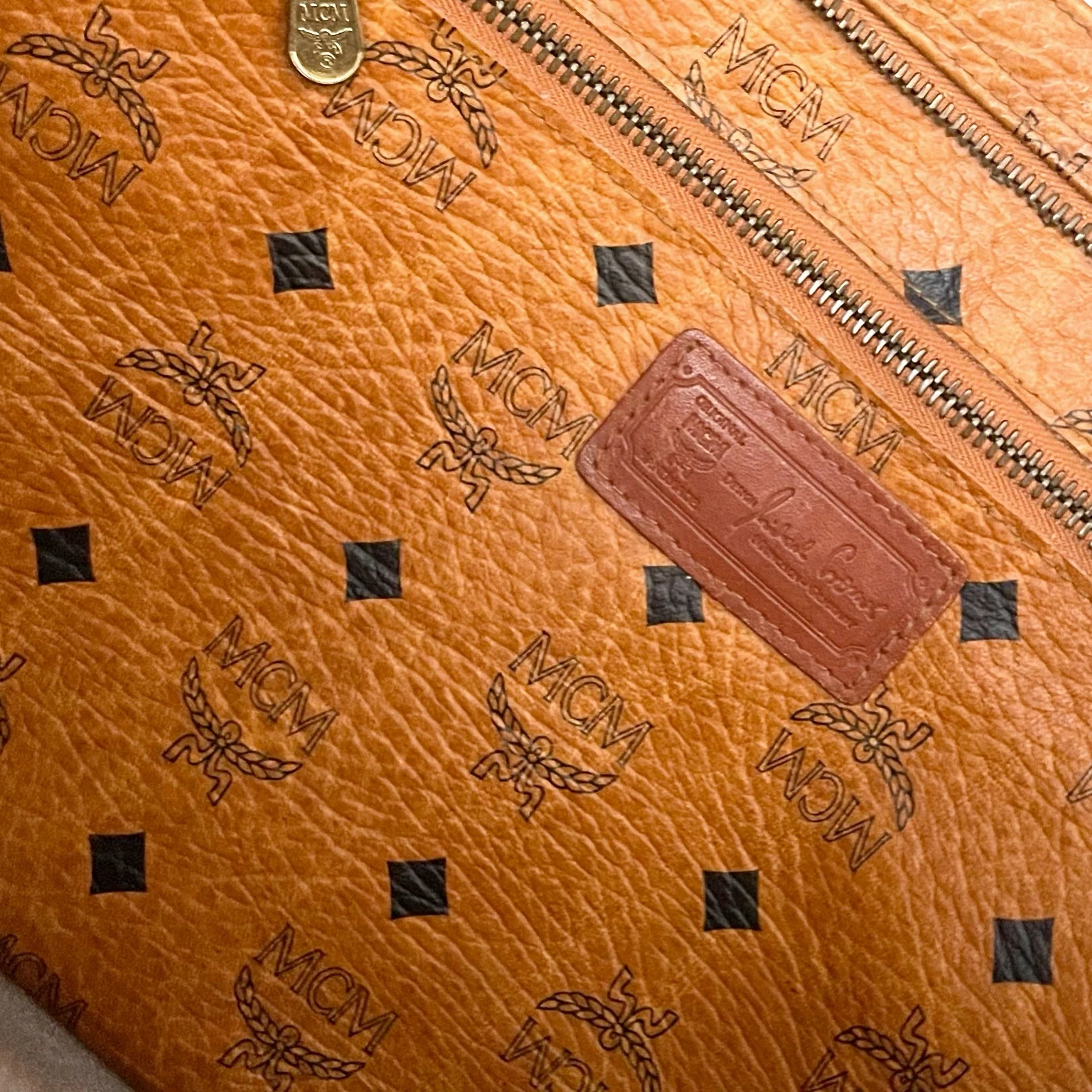 MCM Large Logo Shoulder Tote 💰 - Image 3